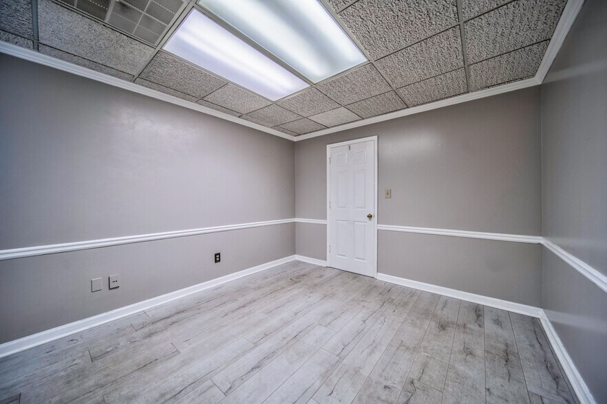 More Photos Of 425 E Crossville Rd, Roswell Office For Sale