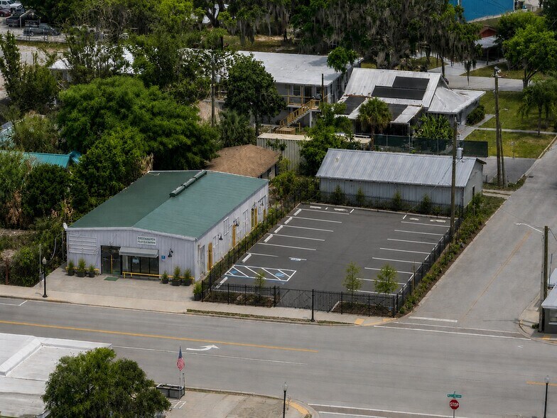 More Photos Of 408 N Ridgewood Dr, Sebring Freestanding For Sale