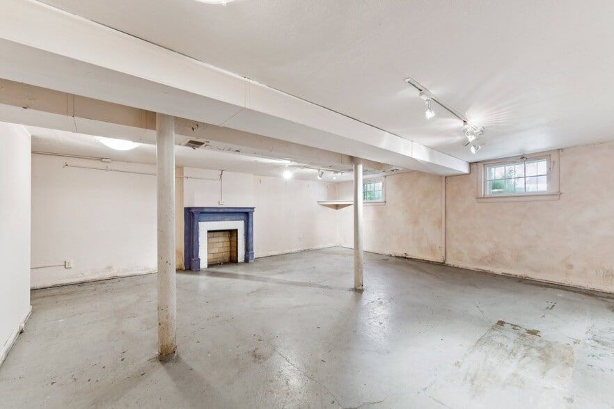 More Photos Of 12610 Larchmere Blvd, Cleveland General Retail For Sale