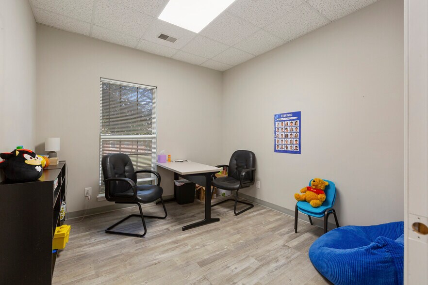More Photos Of 1300 Gardiner Ln, Louisville Medical For Sale