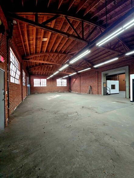 More Photos Of 1806-1814 S San Pedro St, Los Angeles Manufacturing For Lease