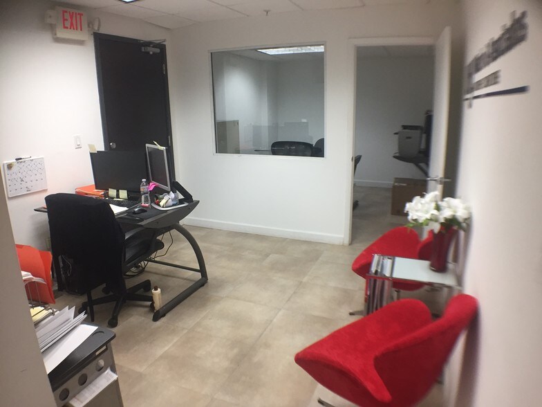 More Photos Of 1110 Brickell Ave, Miami Office For Lease
