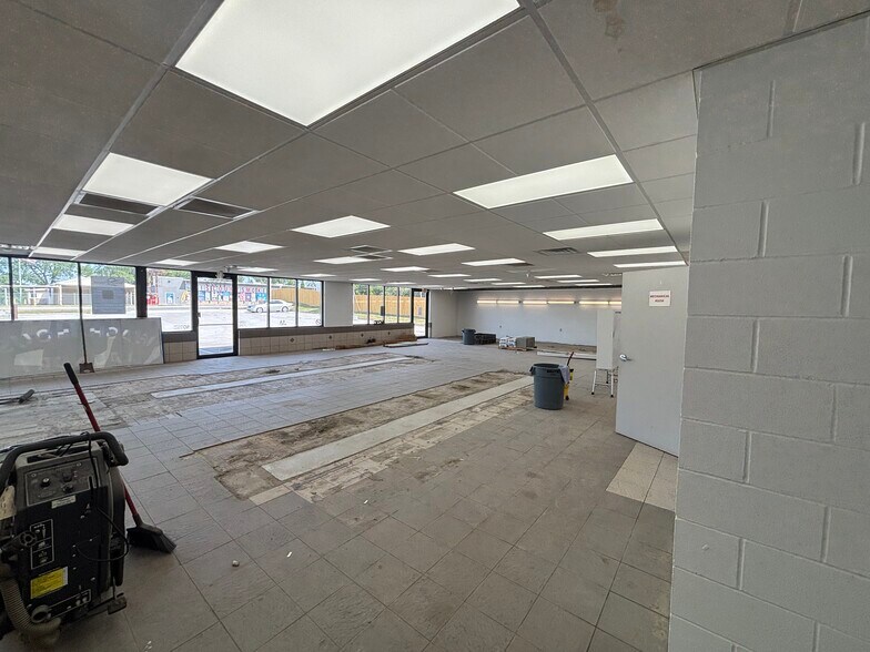 More Photos Of 11525 E 24 Hwy, Independence General Retail For Lease