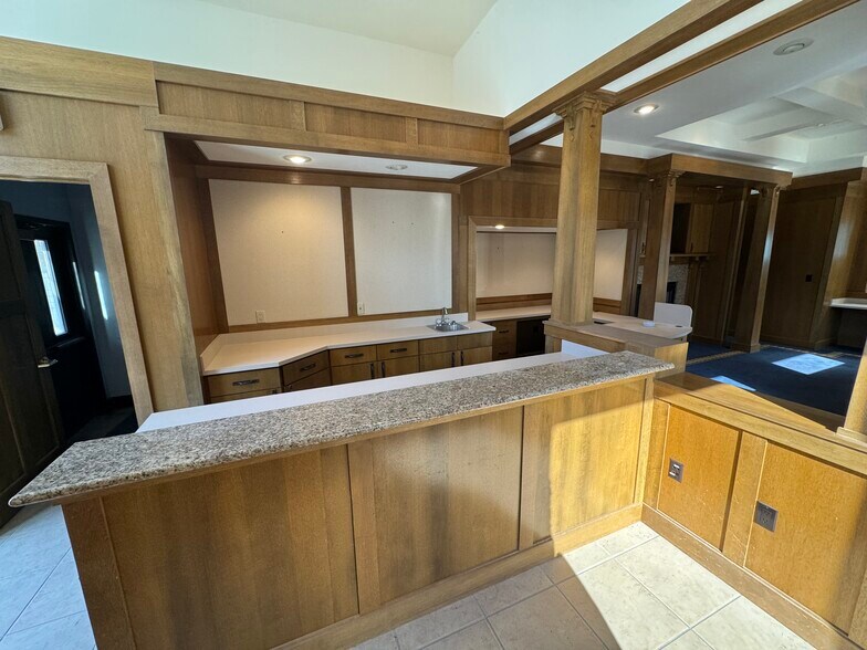 More Photos Of 124 N Adams St, Green Bay Office For Lease