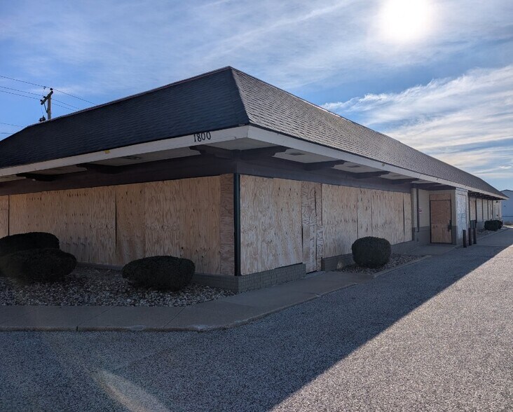 More Photos Of 1800 36th Ave, Moline Fast Food For Sale