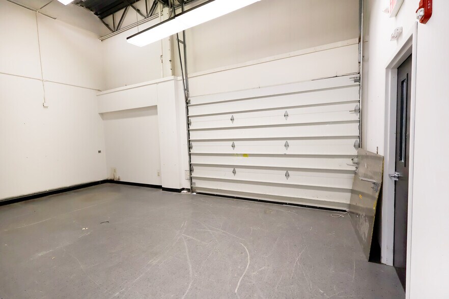 More Photos Of 630 Forest St, Marlborough Research And Development For Lease