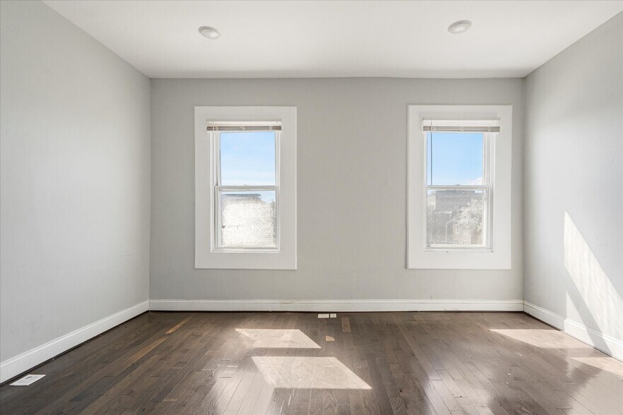 More Photos Of 204 E 25th St, Baltimore Office For Sale