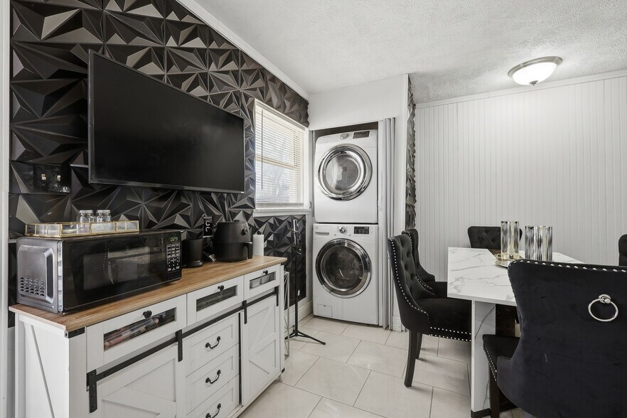 More Photos Of 2205 Strawberry Rd, Pasadena Flex For Sale