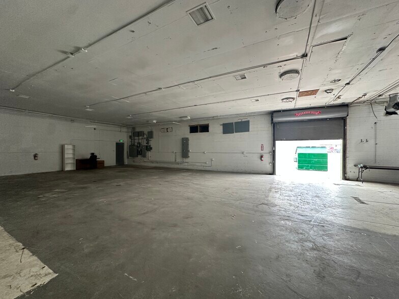 More Photos Of 1127 W 46th Ave, Denver Warehouse For Lease