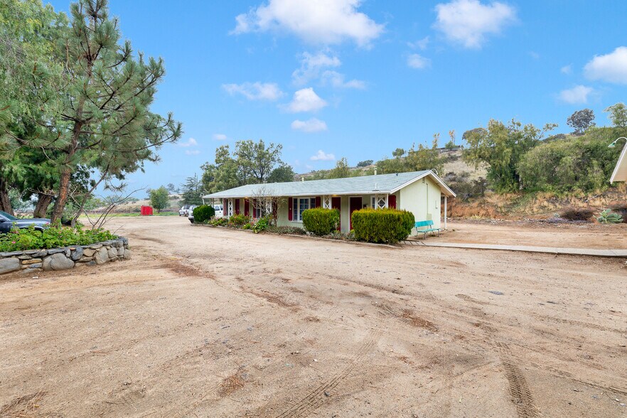 More Photos Of 12117 Sierra Hwy, Santa Clarita Hotel For Sale