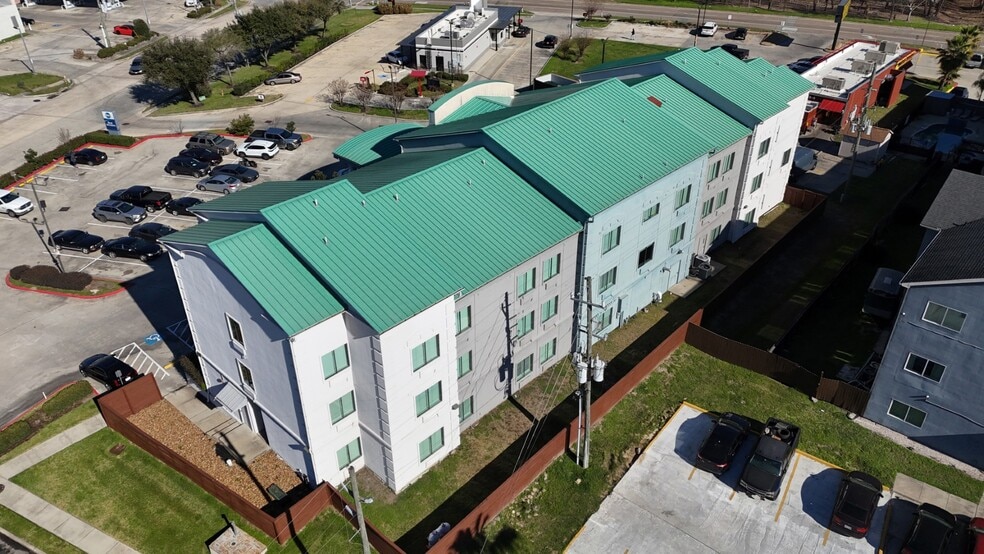 More Photos Of 18032 McKay Dr, Humble Hotel For Sale