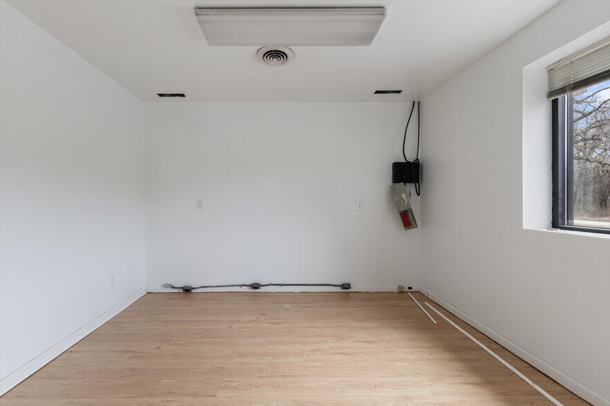 More Photos Of 1811-1813 Old Estill Springs Rd, Tullahoma Warehouse For Sale