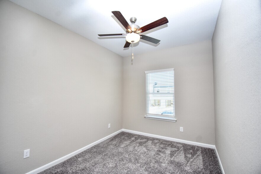 More Photos Of 6202 Oakland Rdg, San Antonio Apartments For Sale