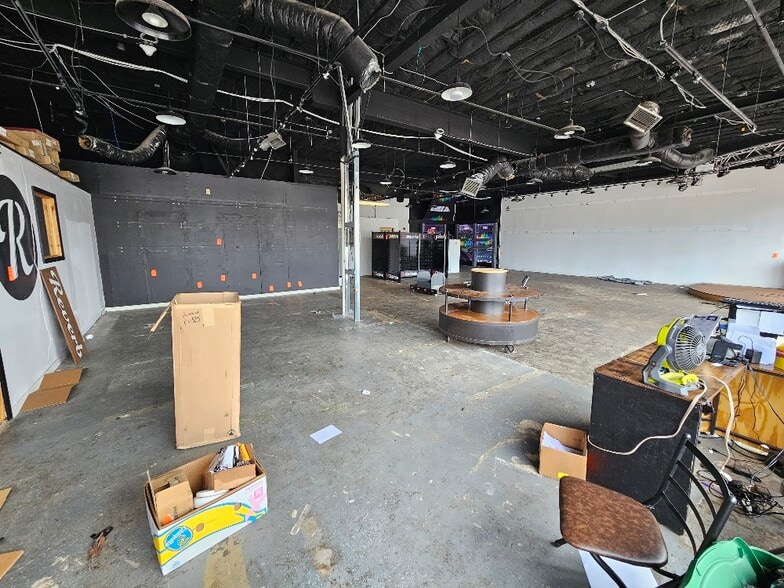 More Photos Of 3056-3068 Hempstead Tpke, Levittown Unknown For Lease