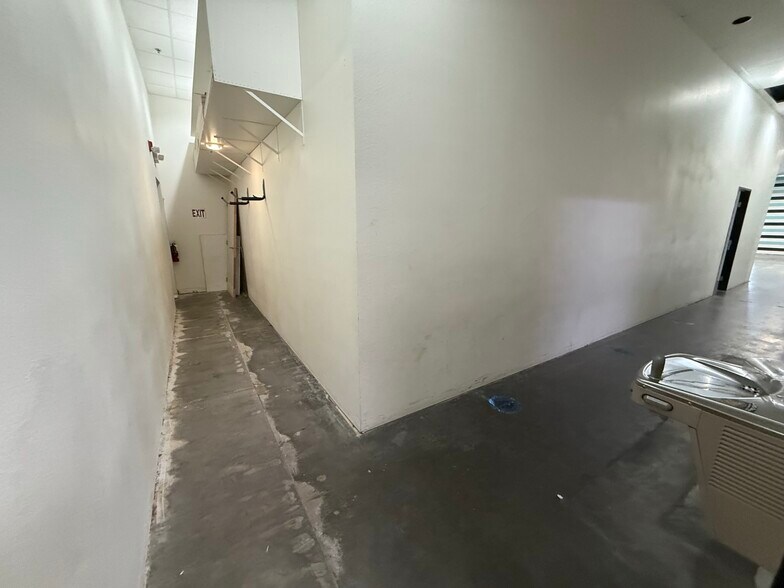 More Photos Of 7091 W Craig Rd, Las Vegas General Retail For Lease