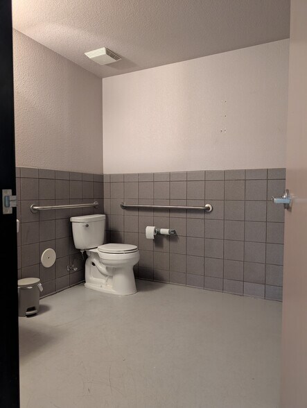 More Photos Of 9153 E Bell Rd, Scottsdale Medical For Lease