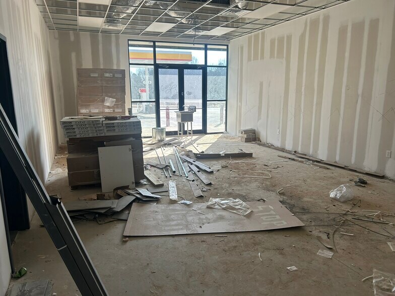 More Photos Of 416 WILBANKS Rd, Alto Storefront For Lease