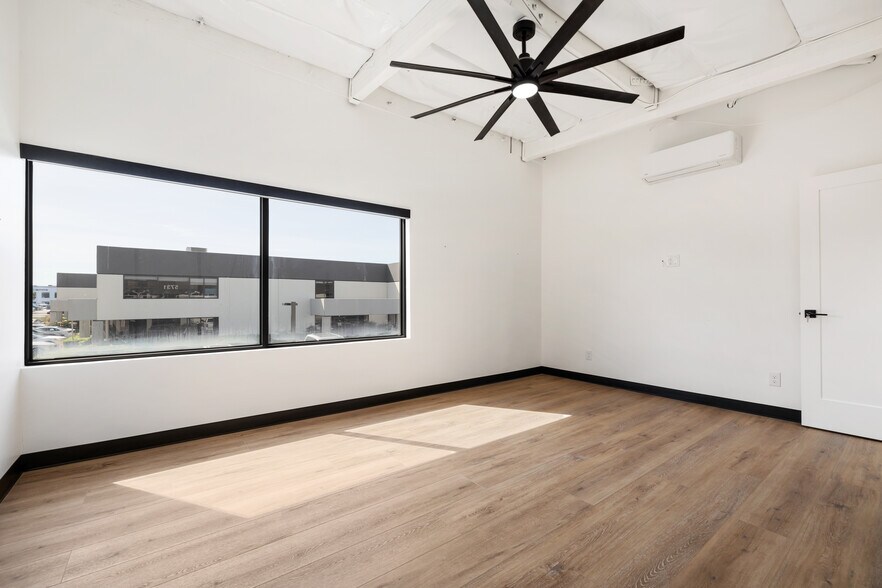 More Photos Of 5731 Palmer Way, Carlsbad Research And Development For Lease