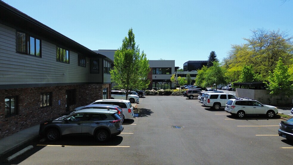 More Photos Of 313-337 Goodpasture Island Rd, Eugene Office For Sale
