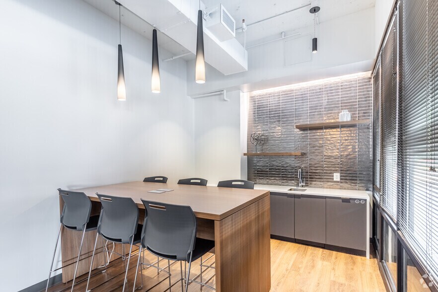 More Photos Of 1945 Old Gallows Rd, Vienna Medical For Lease