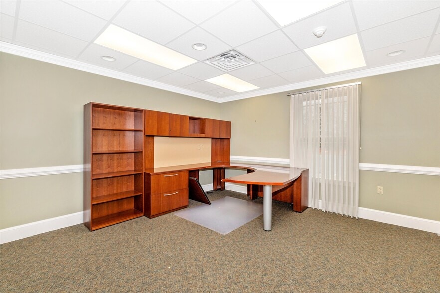 More Photos Of 925 N East St, Frederick Bank For Lease