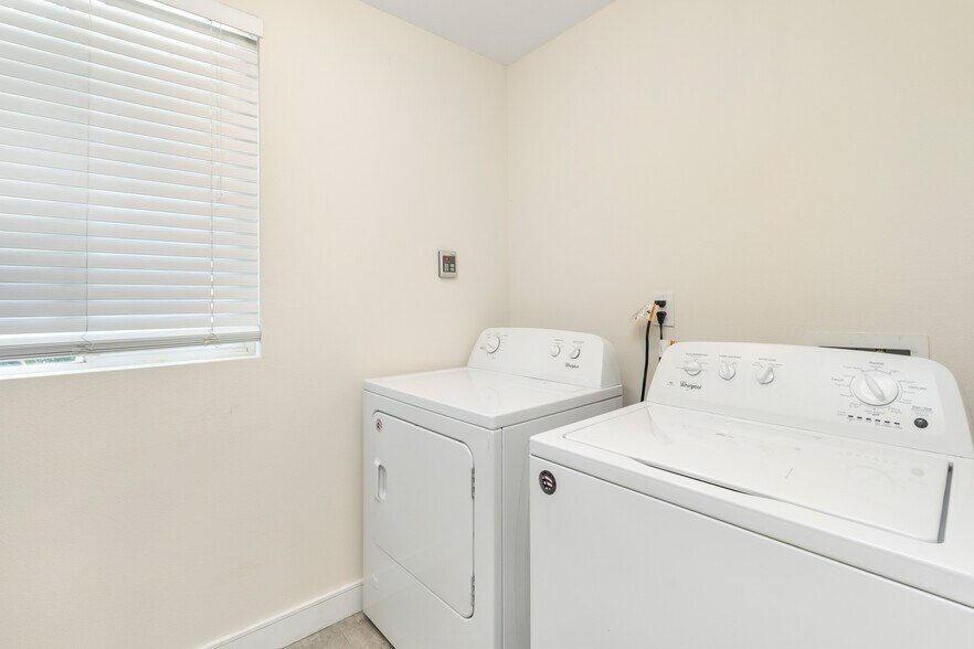 More Photos Of 2435 Lancaster Ave, Los Angeles Apartments For Sale