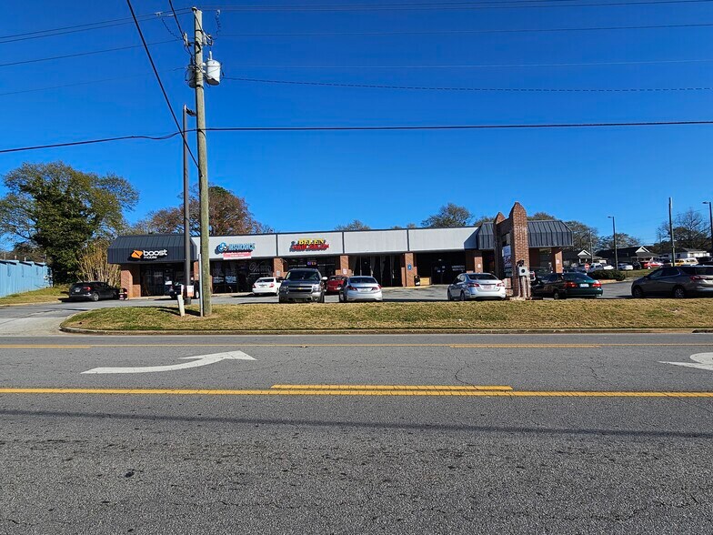 More Photos Of 227 Atlanta Hwy, Gainesville Freestanding For Sale