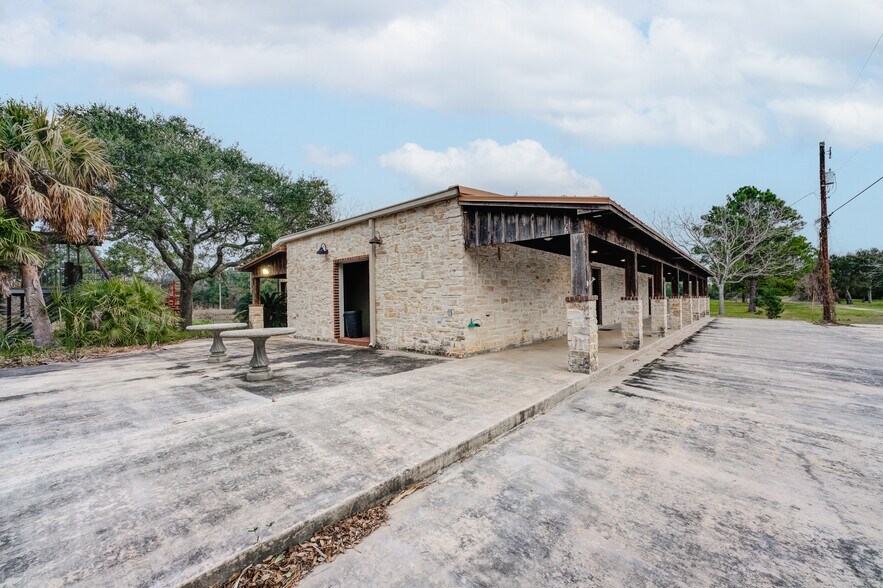 More Photos Of 850 County Road 149, Alvin Land For Sale
