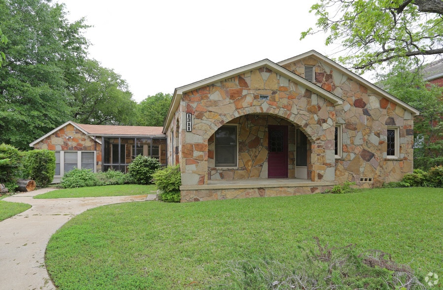 Primary Photo Of 1311 W Abram St, Arlington Office For Lease