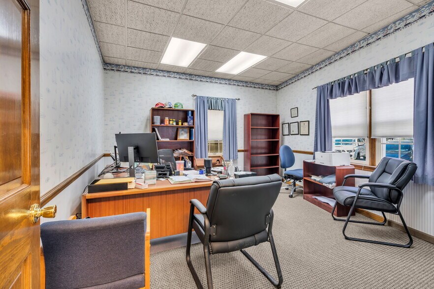 More Photos Of 800 The Plaza, Sea Girt Office For Sale