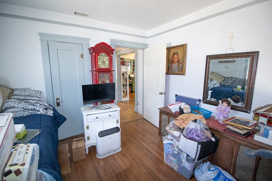 More Photos Of 215 E Fesler St, Santa Maria Storefront For Sale