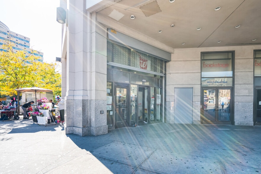 More Photos Of 400 E Fordham Rd, Bronx Office For Lease