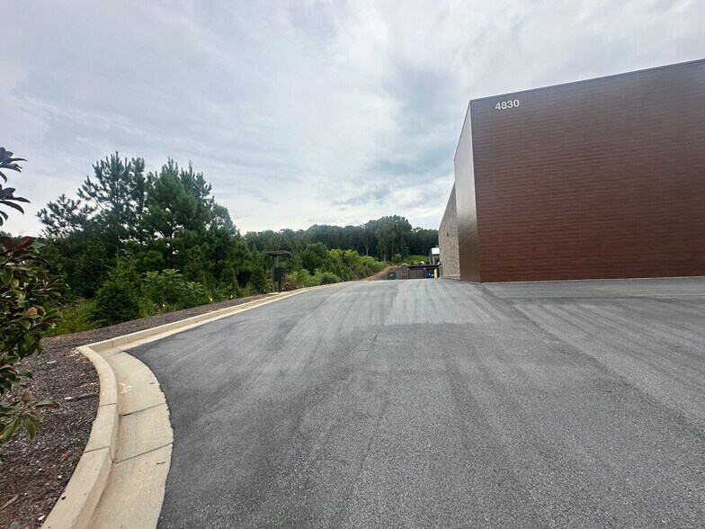 More Photos Of 4830 Marsett Pky, Cumming Light Manufacturing For Lease