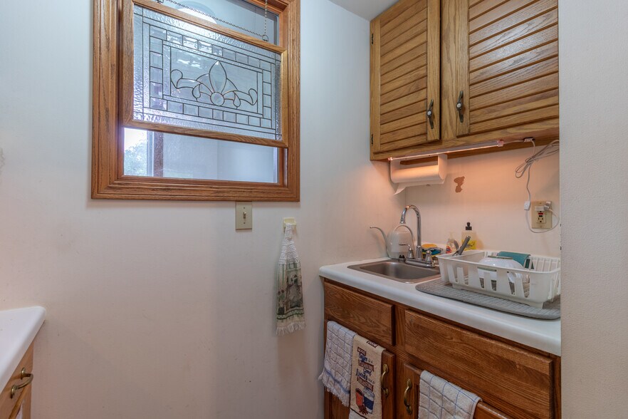 More Photos Of 375 N McClellan Ave, Marquette Office For Sale