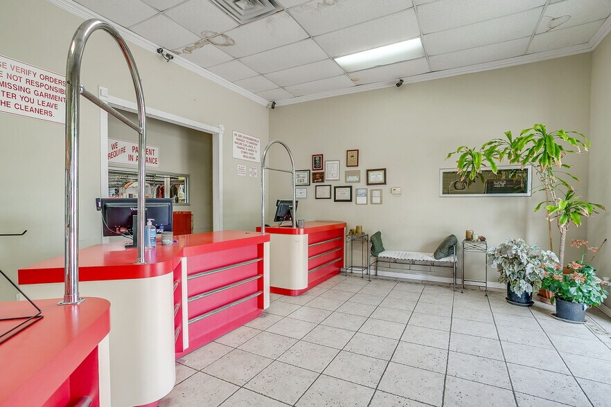More Photos Of 6325 Lake Worth Blvd, Fort Worth General Retail For Sale