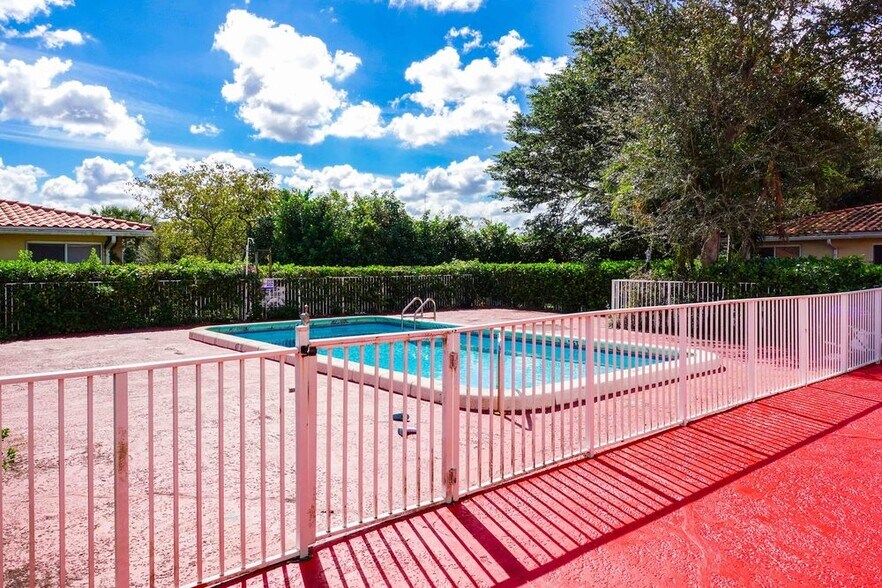 More Photos Of 8430 NW 40th St, Coral Springs Apartments For Sale