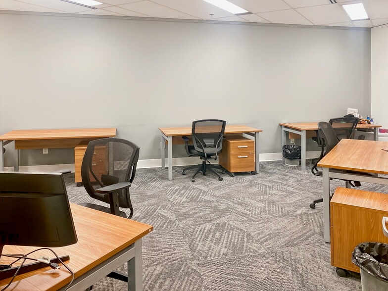 More Photos Of 160 Quarry Park Blvd SE, Calgary Coworking Space