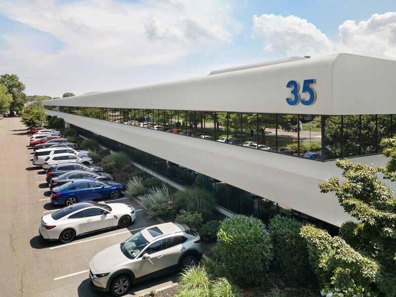 More Photos Of 35 Pinelawn Rd, Melville Office Residential For Lease