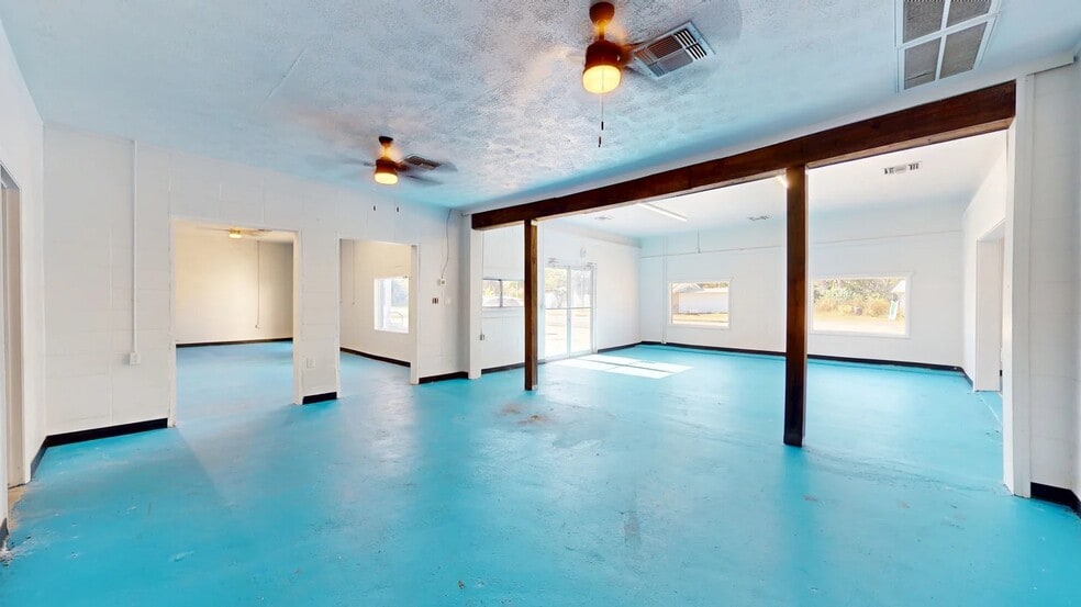 More Photos Of 3851 Harrington st, Oak Park Light Distribution For Sale