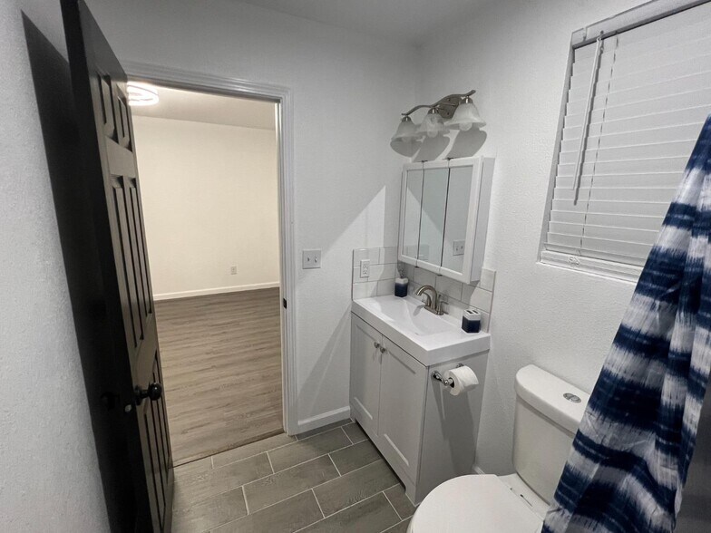 More Photos Of 7490 Lander Ave, Hilmar Office Residential For Sale