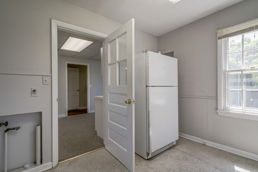 More Photos Of 2600 Arlington St, Ada Office Residential For Sale