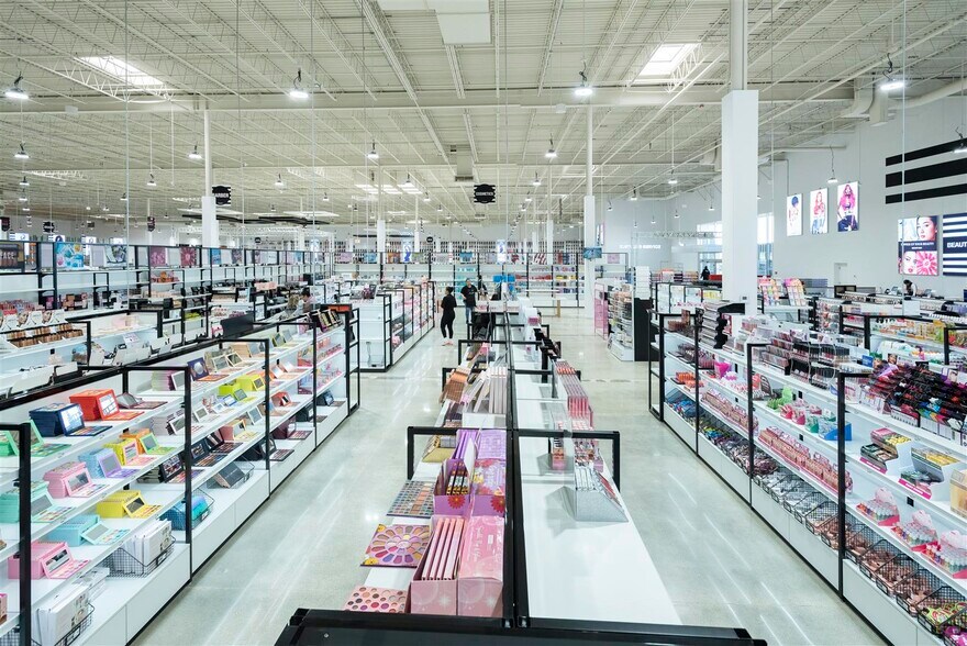 More Photos Of 7200 S Cicero Ave, Chicago Freestanding For Sale