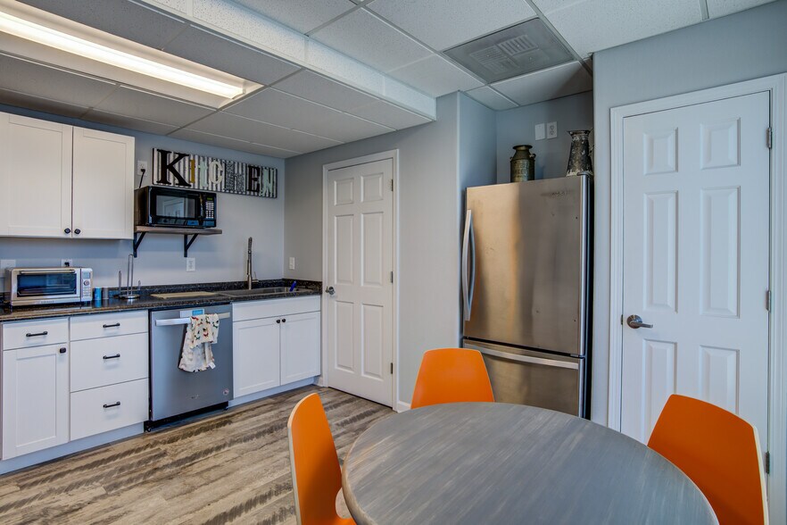 More Photos Of 2960 N Academy Blvd, Colorado Springs Office For Sale