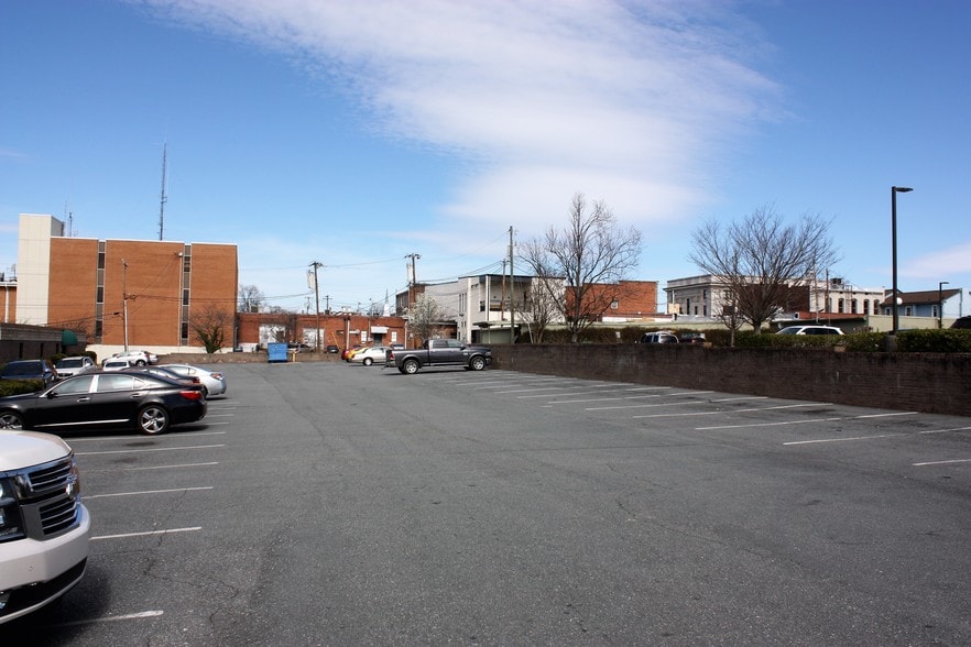 More Photos Of 111 W Pine St, Graham Office For Lease