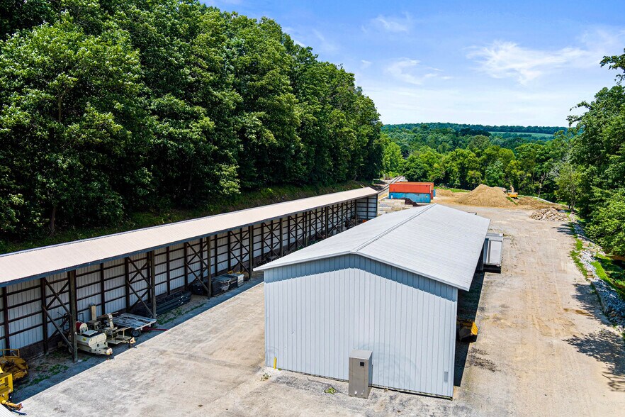 More Photos Of 8106 Intersection Rd, Glen Rock Warehouse For Lease