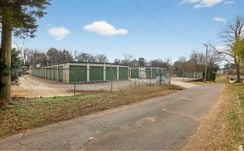More Photos Of 939 N Logan St, Gaffney Self Storage For Sale