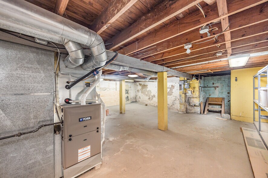 More Photos Of 8611 Reading Rd, Cincinnati Freestanding For Sale