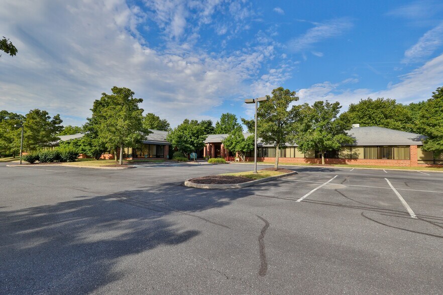 More Photos Of 1525 Valley Center Pky, Bethlehem Unknown For Lease