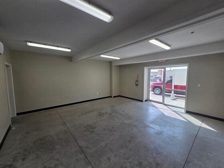 More Photos Of 11100 Osgood Dr, San Antonio Industrial For Lease