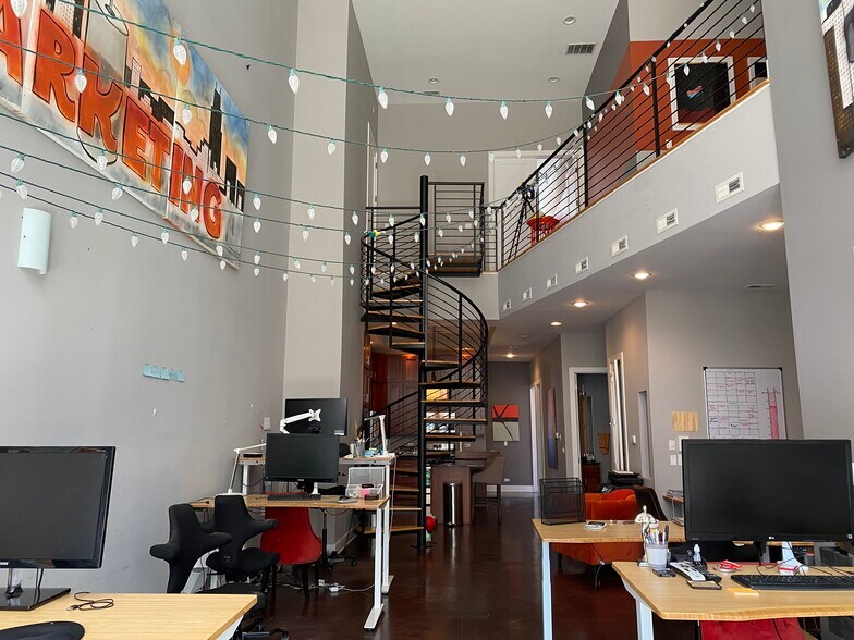 More Photos Of 819 W Fulton St, Chicago General Retail For Sale